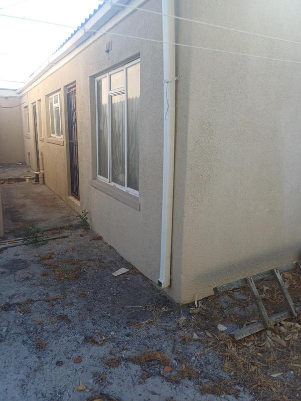 2 Bedroom Property for Sale in Grassy Park Western Cape
